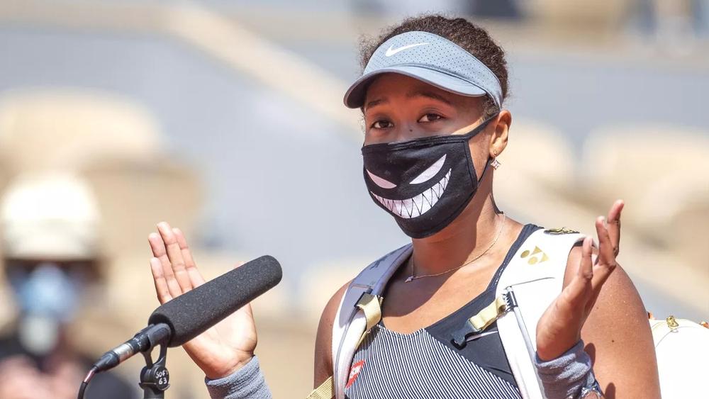 تغريم "أوساكا" مبلغ 15 ألف دولار لرفضها الظهور في مؤتمر صحفي بـ"رولان غاروس" والمنظمون "يهددونها" بـ"الطرد" من البطولة!