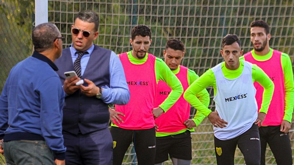 أنصار لـ"الماص": "الجمهُور ما كايجِيب ماكايسِيفط والمكتب المُسير هو المسْؤول الوحِيد على هاد الوضع السلبي للفريق"