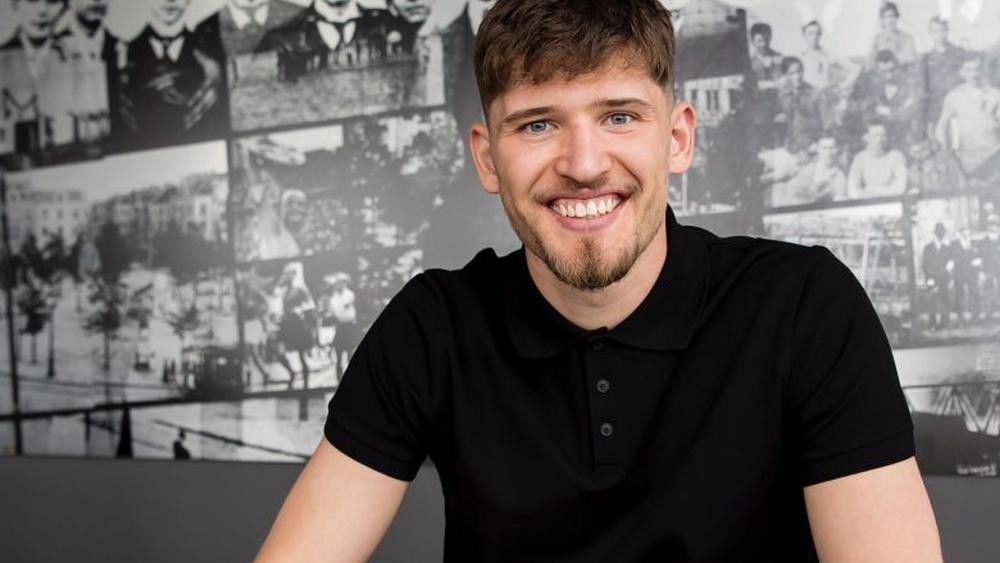 رسميا/ دورتموند يتعاقد مع الحارس كوبيل لخمسة مواسم قادما من شتوتجارت