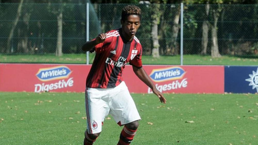 بسبب "العنصرية".. "فيزين" لاعب أكاديمية ميلان السابق ينتحر تاركا رسالة "وداعية": "أحبني الجميع في الطفولة وتغير كل شي حين أصبحت شابا"