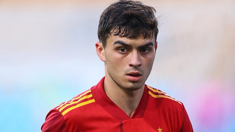 بيدري يحطم رقم فابريجاس الصامد لـ"عقد ونصف" ويصبح أصغر لاعب يمثل "لاروخا" في البطولات الكبرى عن عمر 18 سنة و201 يوما