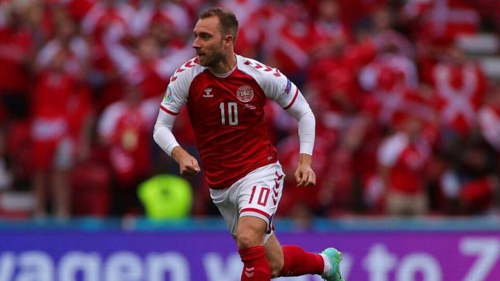 مدرب الدنمارك يؤكد غياب إريكسن عن مباراة بلجيكا ويصرح: "المستشفى قريب من الملعب أظن أنه سيرتدي قميص المنتخب ويشجعنا من هناك"