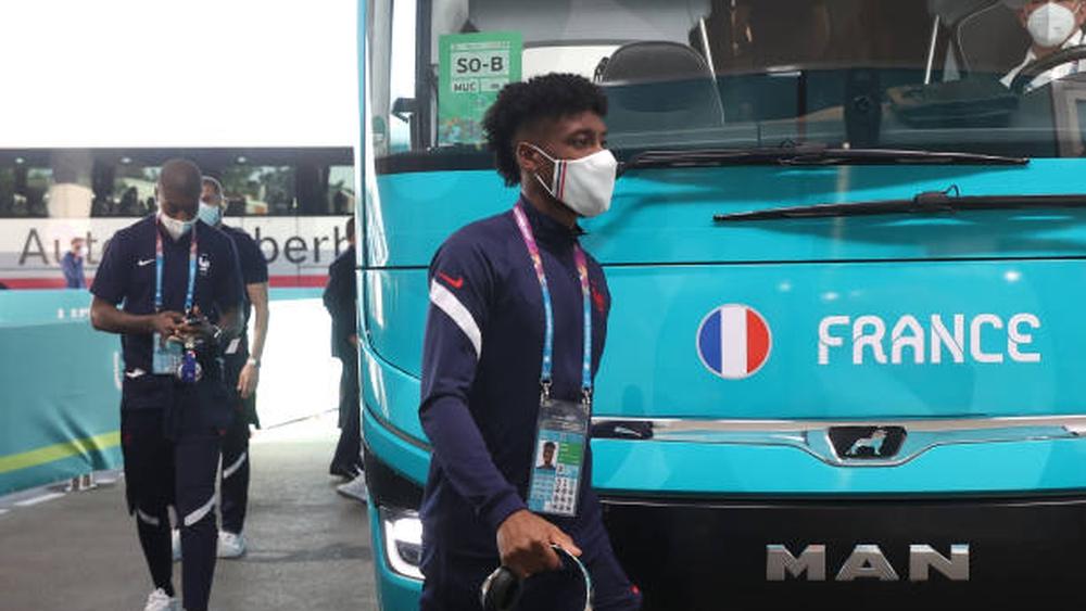 فرنسا ترخص لكومان بمغادرة معسكرها لـ"حضور مولد ابنه"