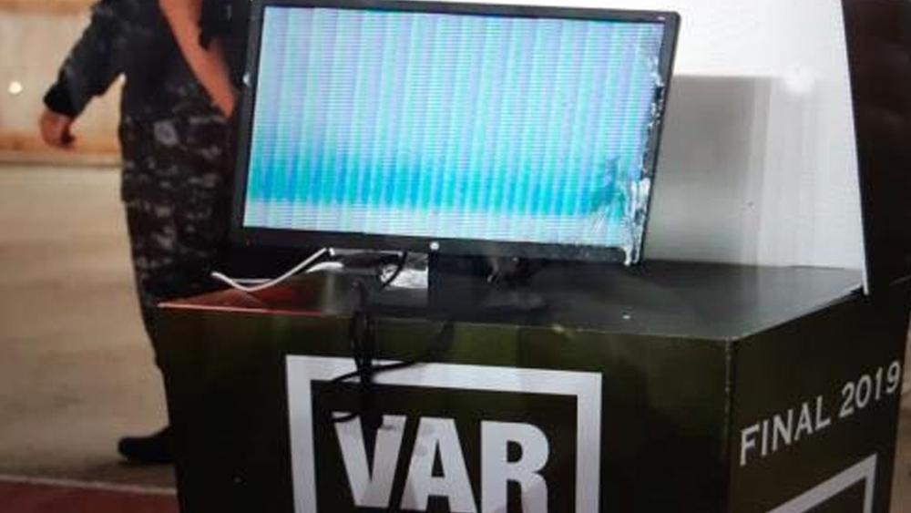 الـ"VAR" يصل إلى تونس قبل يومين من مباراة الترجي والأهلي والـ"كاف" يُجري "اختباره" قبل ساعات من انطلاق المواجهة