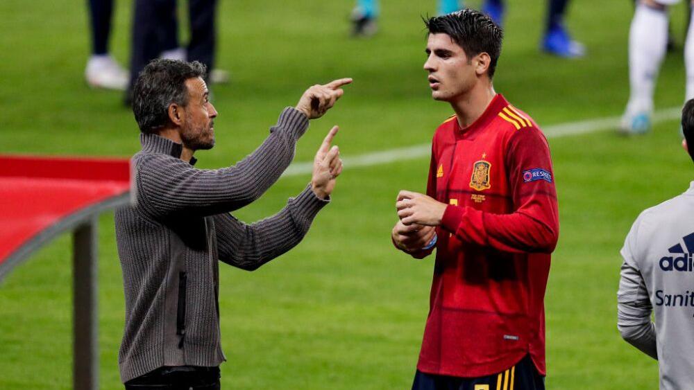 لويس إنريكي "يتجاهل" الانتقادات: "سيلعب موراتا و10 لاعبين آخرين أمام بولندا"