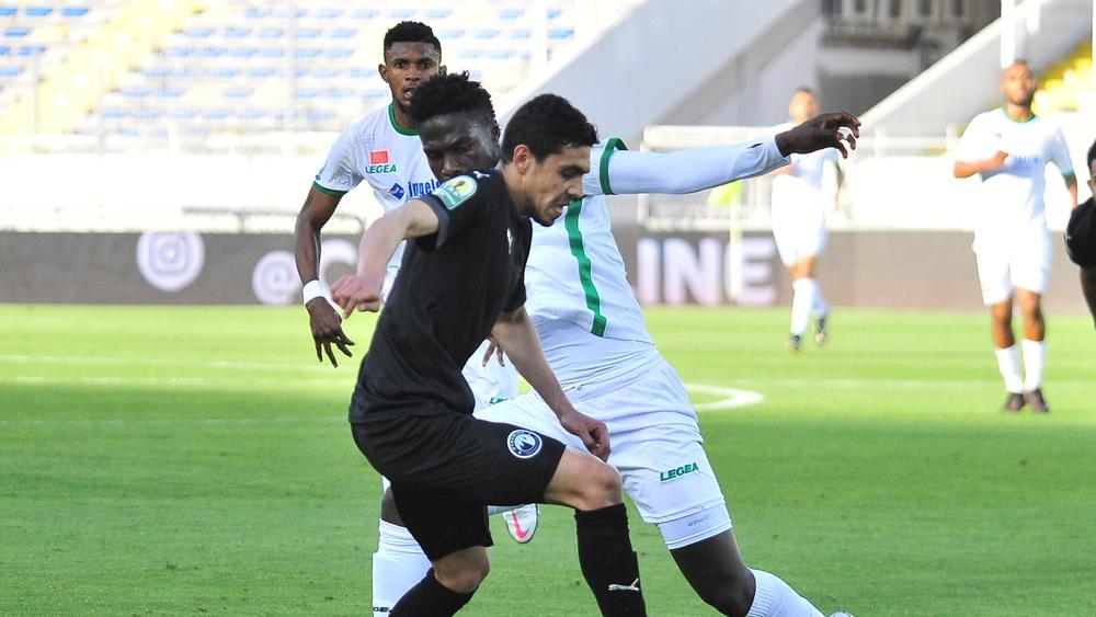 بيراميدز يُعلن خلو فريقه من "كورونا" والرجاء يرتدي القميص الأخضر في المباراة