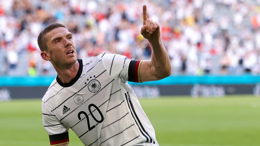 بعد أن رفض "الدون" طلبه سابقا.. جوسينس يصرح: "لم أطلب هذه المرة قميص رونالدو والمهم هو الاحتفال بانتصارنا عليهم"