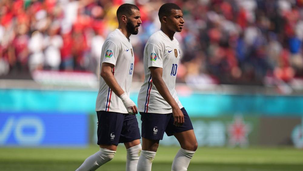 الـ"يويفا" قد يفتح تحقيقًا حول تعرض مبابي وبنزيما "للعنصرية" في مباراة المجر وفرنسا (1-1)