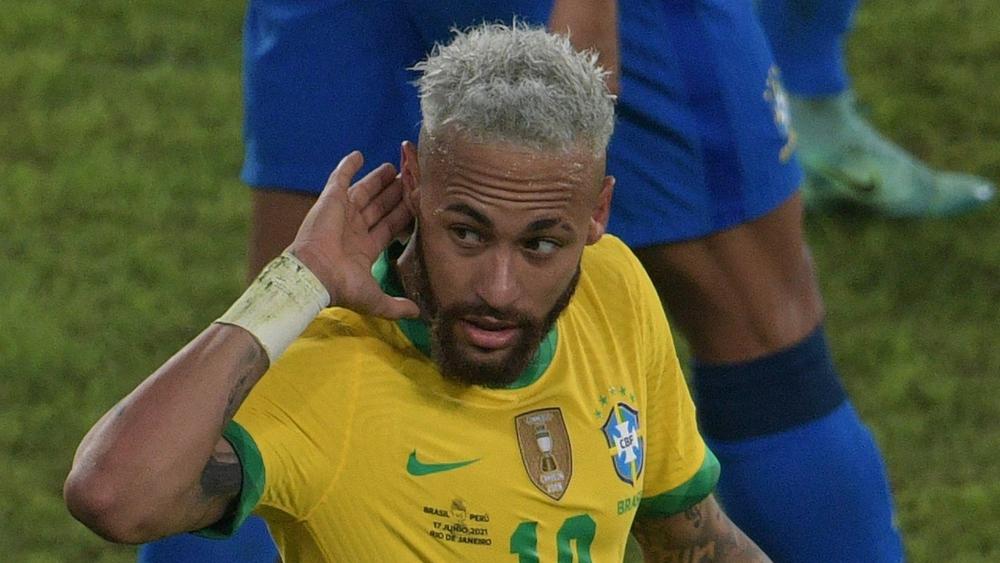 تياغو سيلفا: "عند اللعب ضد ميسي وكريستيانو ونيمار من الأفضل التزام الصمت.. كلما قمت باستفزازهم كلما أصبحت الأمور أكثر سوءًا"