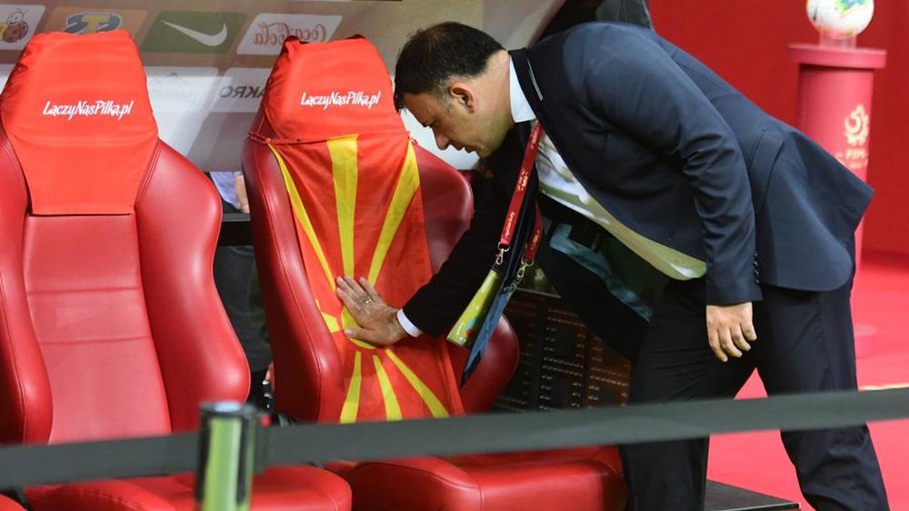 مدرب مقدونيا الشمالية يتنحى من منصبه ويردد: "ينتهي عقدي في الشهر الموالي.. كانت أول مشاركة لنا في اليورو وأشكر اللاعبين على قتاليتهم"