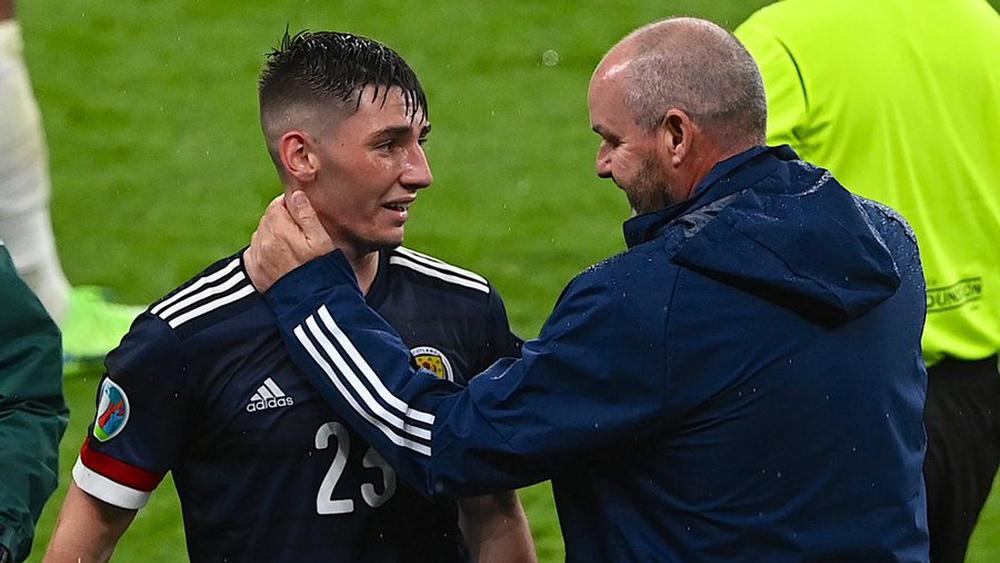 مدرب اسكتلندا: "إصابة جيلمور بـ'كورونا' تمنح الفرصة للاعب آخر بأن يصبح بطلا قوميا في مواجهة كرواتيا"