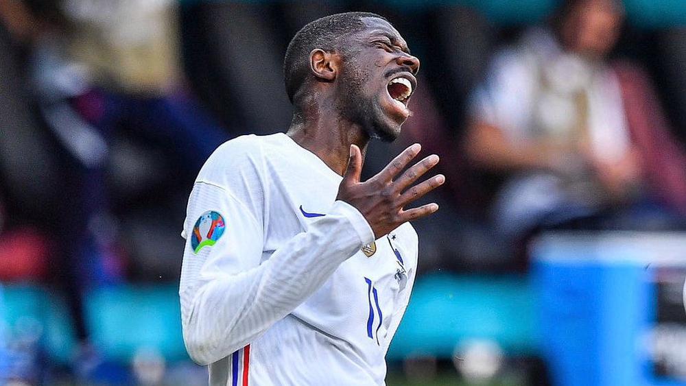 رسميا/ برشلونة يعلن إصابة ديمبيلي بـ"خلع" في ركبته اليمنى وحاجته لـ"تدخل جراحي"