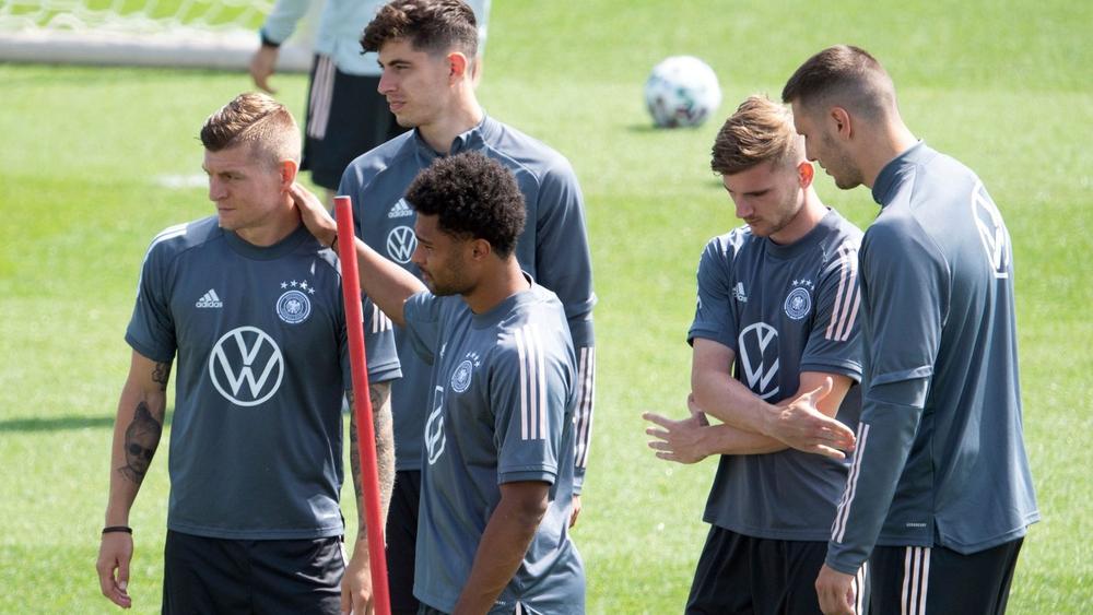 "الأمطار" تحرم ألمانيا من التدرب في "ويمبلي" والصحف تصف القرار بـ"الفضيحة"!