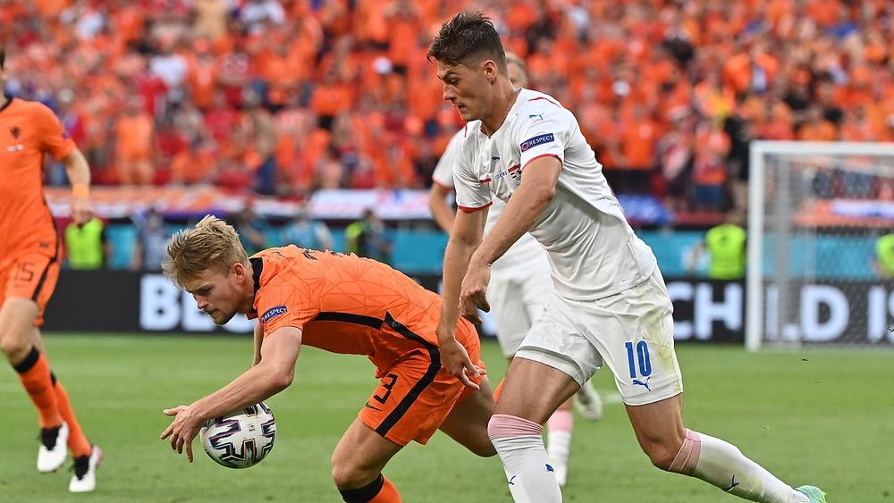 دي ليخت يمارس "النقد الذاتي": "لقد خسرنا ضد التشيك بسبب ما فعلته"