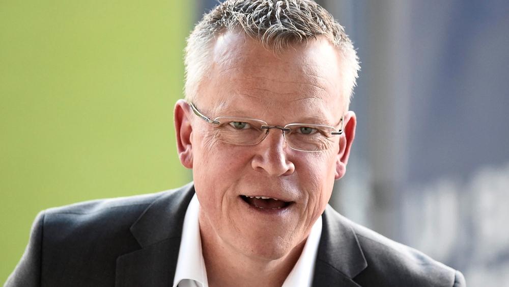 مدرب السويد: "زوجتي لم تكن سعيدة بتغييراتي في مباريات 'اليورو' وتقول دائمًا إنها متأخرة"