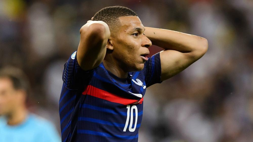 مبابي يتصدر المشهد بعد "صدمة" فرنسا وخروجها المبكّر من "اليورو" ولوريس يعترف: "الإقصاء أمام سويسرا كان مؤلمًا جدًا"