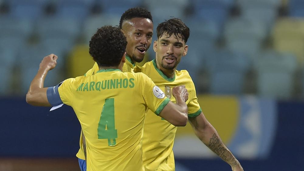 المنتخب البرازيلي "ينغمس" في تحليل تكتيك التشيلي ويجري محاكاة لخططه في التدريبات