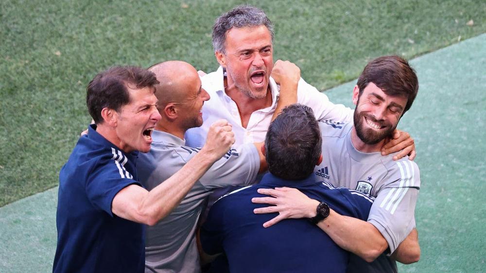 لويس إنريكي: "أخبرت أوناي سيمون أنه سيكون بطلنا في ركلات الترجيح"