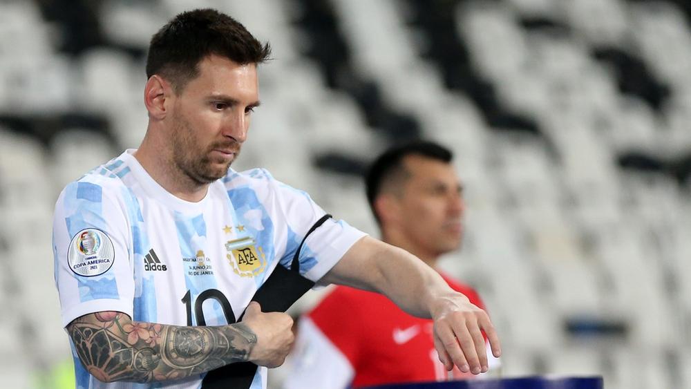 رغم رغبته في تجديد عقده مع برشلونة.. باريس سان جيرمان "يحاول" إقناع ميسي بالانضمام لصفوف "بي إس جي"