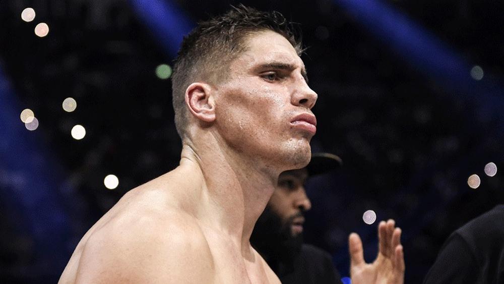 الهولندي ريكو يعلن جاهزيته لخوض نزال جديد في بطولة "غلوري" ويسأل متابعيه: "ضد من تريدون أن أُقاتل؟"