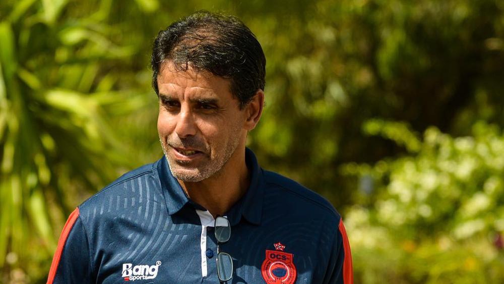 خاص/ أولمبيك آسفي يُخطِّط لإقالة شيبا ومساعده عشية اليوم