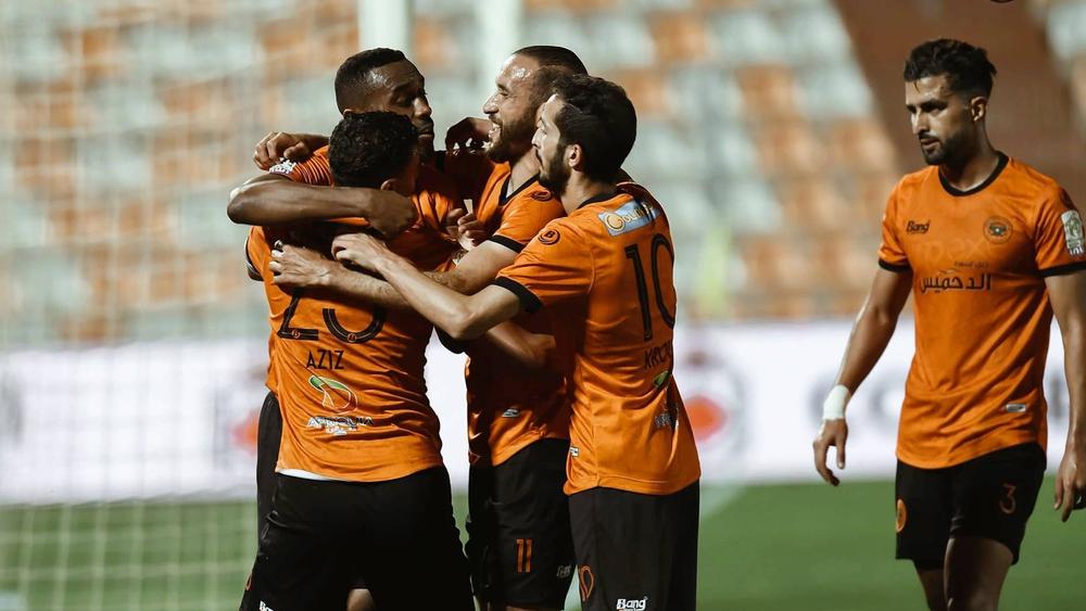 ن. بركان يتفوق على ا. طنجة "المنقوص عدديا" بهدفين نظيفين ويرتقي للمركز الرابع من سلم ترتيب الدوري المغربي