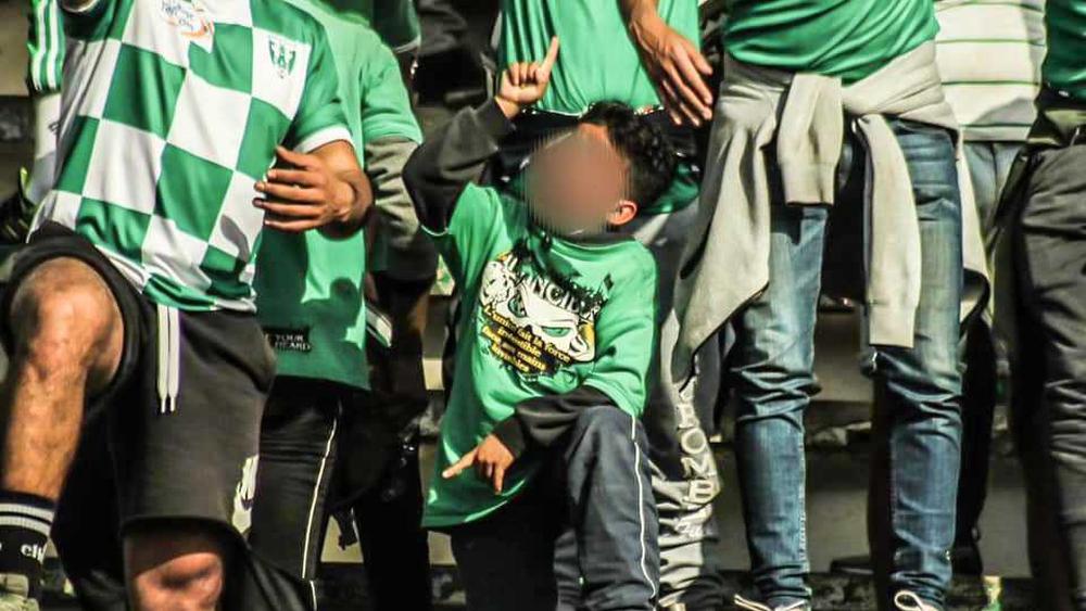 جماهير قنيطرية وصلت للعالمية وفريق نزل لقسم الهواة.. لك الله ياحلالة!