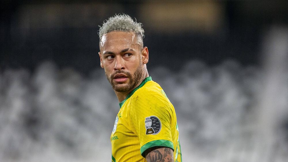 نيمار "يهاجم" البرازيليين الذين يتمنون تتويج الأرجنتين بـ"كوبا أمريكا"