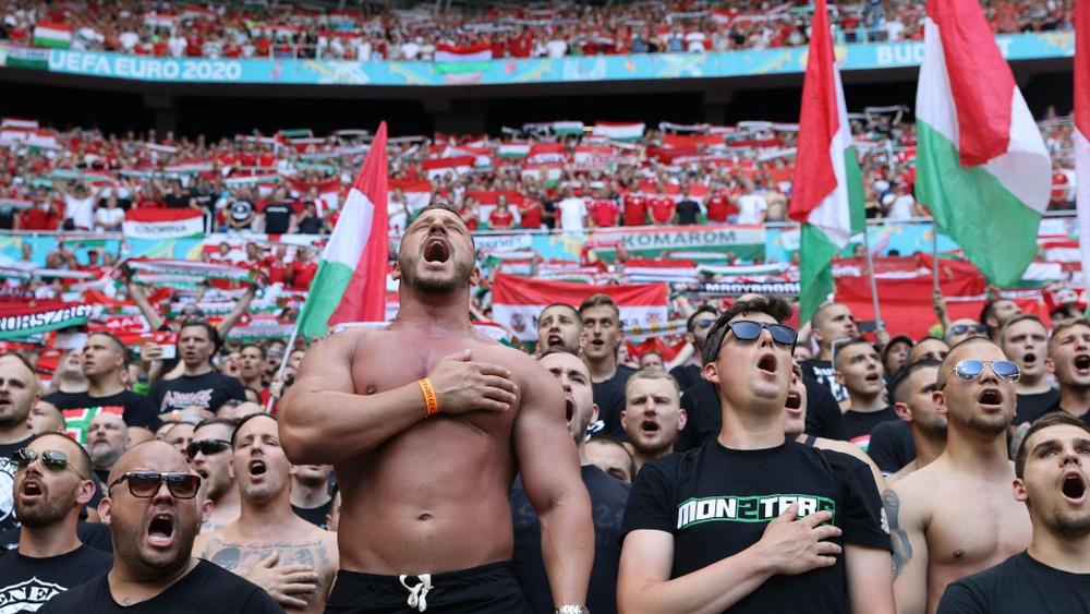 "يويفا" يعاقب المجر بلعب مباراتين بدون جمهور