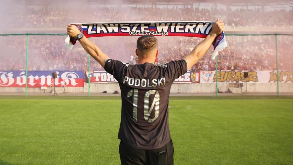 بالفيديو/ "أولتراس" نادي "غورنيك زابجه" البولندي تخصص استقبالا "حارا" للوافد الجديد لوكاس بودولسكي