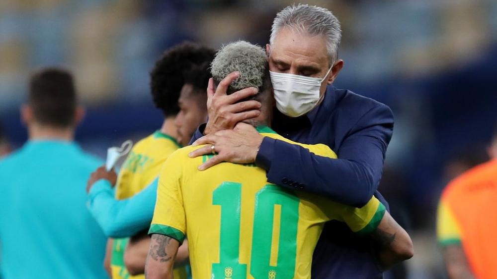 مدرب البرازيل ينتقد منظمي "كوبا أمريكا" ويُهاجم الأرجنتين: "استراتيجيتهم هي  إدّعاء السقوط وكسر إيقاع النهائي"