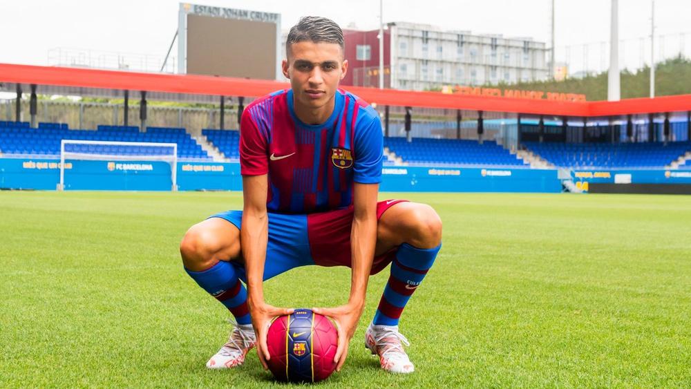 بعد إلحاق "أخوماش" بتدريبات الفريق الأول.. المغربي الأصل "قيس رويز" يعود رسميًا إلى برشلونة ويبدأ فترة الاستعداد مع "الكبار"
