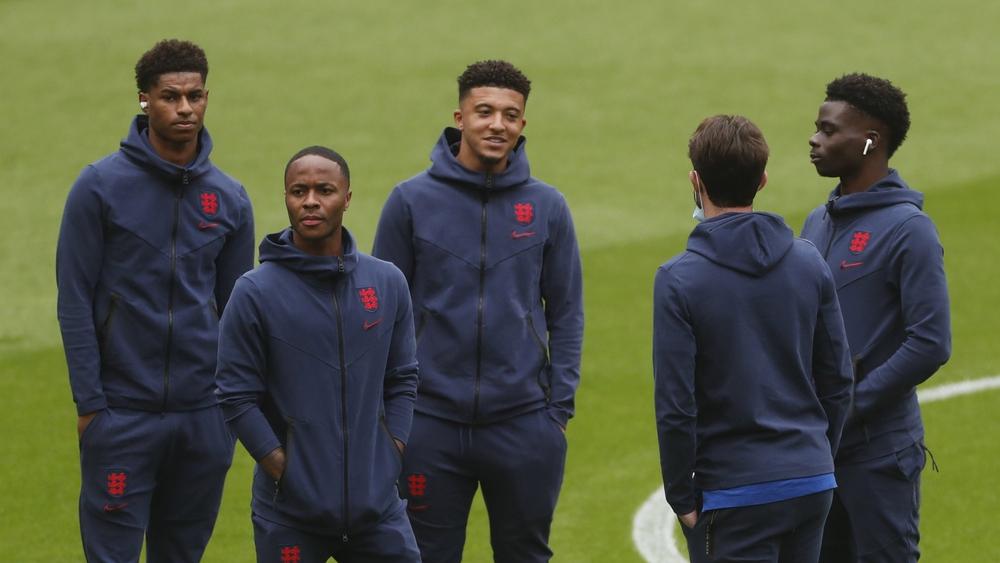 القبض على 4 أشخاص بشأن "الاستهداف العنصري" للاعبي إنجلترا