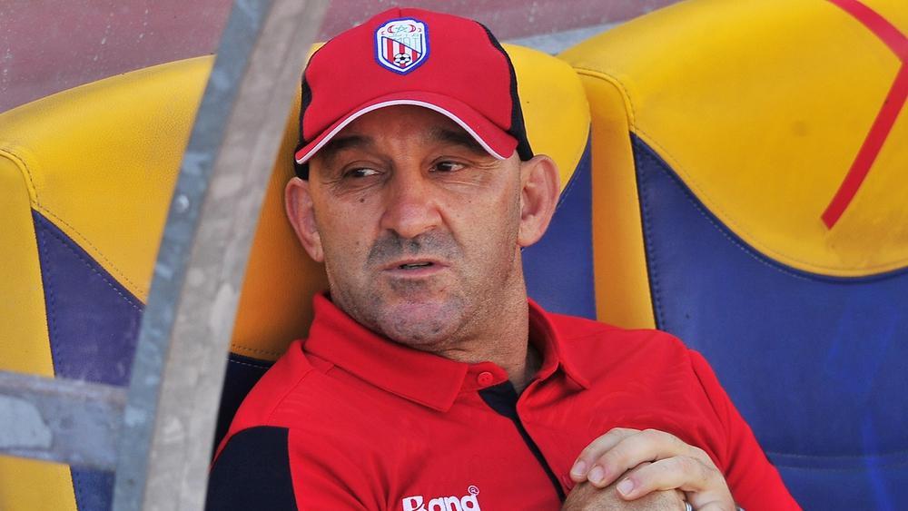 رسميا/ المغرب التطواني يقيل مدربه جمال الدريدب بعد الهزيمة أمام الرجاء ويتعاقد مع الإسباني كوسانو كانطوس بديلا له