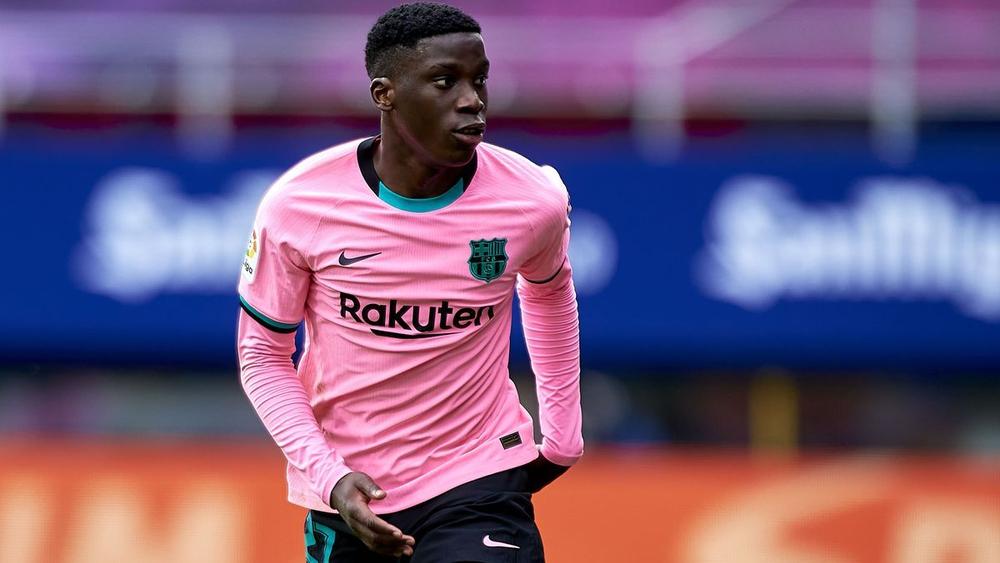 برشلونة يضغط على إيليكس موريبا: "جدد أو العب في فريق الشباب"