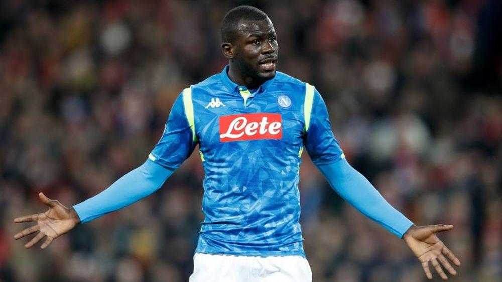 كوليبالي مستاء من تصرف إدارة نابولي تجاه عرض مانشستر يونايتد