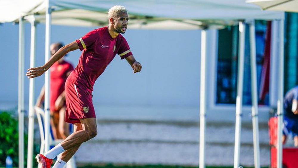 النصيري يغيب عن تداريب إشبيلية بسبب انزعاجات عضلية