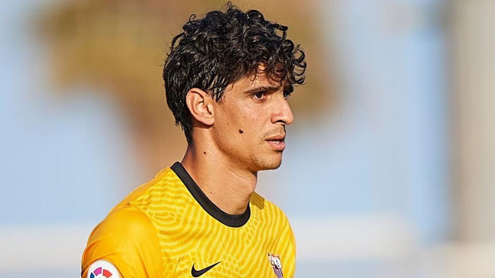 صحيفة أندلسية تكتب بعد فوز إشبيلية على لاس بالماس (1-0) في ثاني مبارياته الودية: "بونو وعشرة لاعبين آخرين"