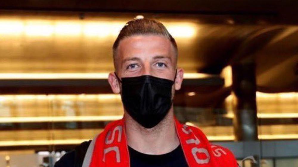 لتعويض بنعطية.. البلجيكي ألدرفيريلد يصل إلى الدوحة للالتحاق بالدحيل مقابل 15 مليون يورو