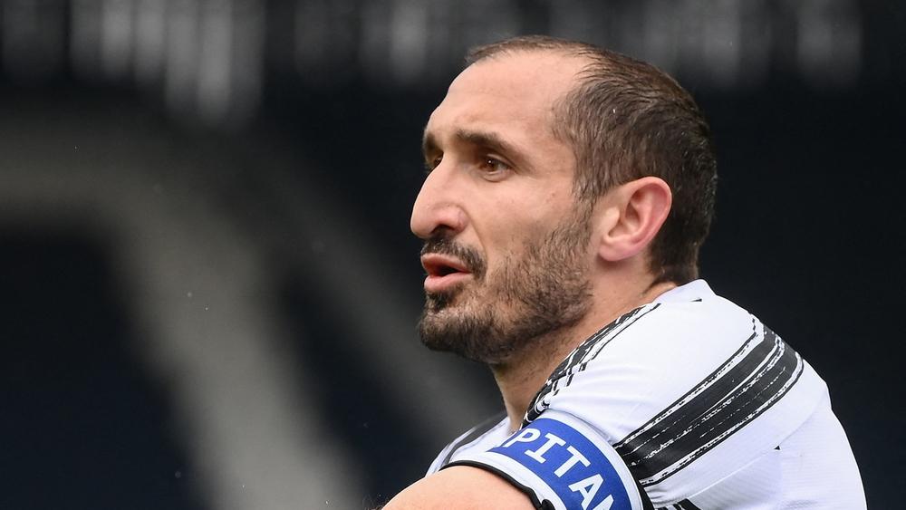 كيليني يؤكد بقاءه مع يوفنتوس وتجديد عقده في الأسبوع المقبل