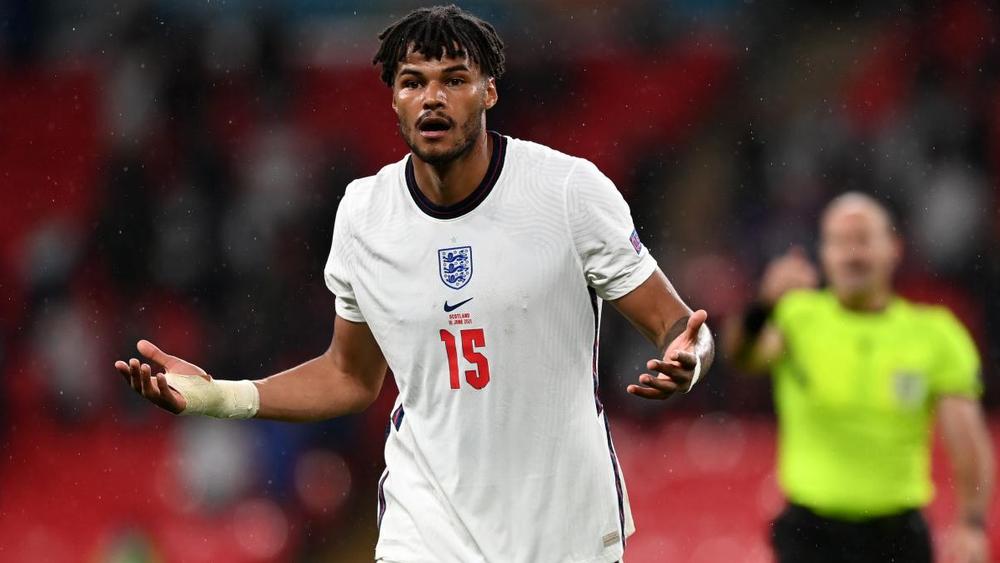 مدافع إنجلترا يكشف عن معاناة عاشها في أمم أوروبا: "اشتغلت كثيرا مع طبيبي النفسي وكان من الصعب النوم جيدا قبل المباراة الأولى"