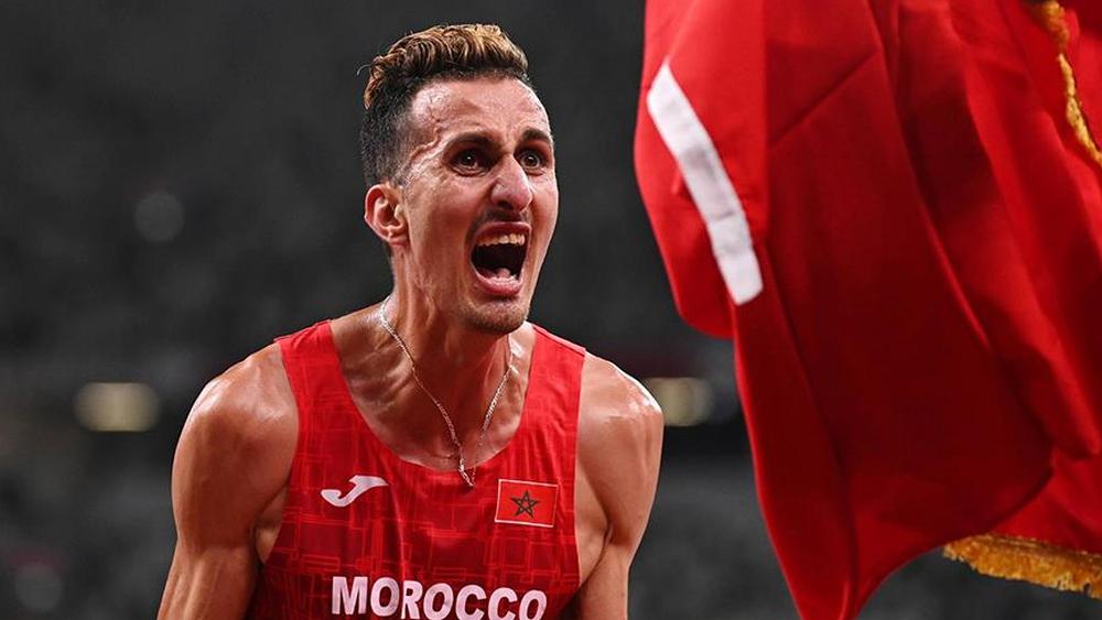 "البطل" سفيان البقالي "ينهي" هيمنة كينيا على ذهبية 3000 متر موانع.. منذ 1980 لم يفز أي عداء "غير كيني" بالذهبية