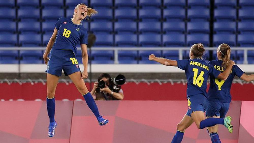 السويد تتفوق على أستراليا وتضرب موعدا مع كندا في نهائي منافسة كرة القدم "سيدات" في أولمبياد "طوكيو 2020"