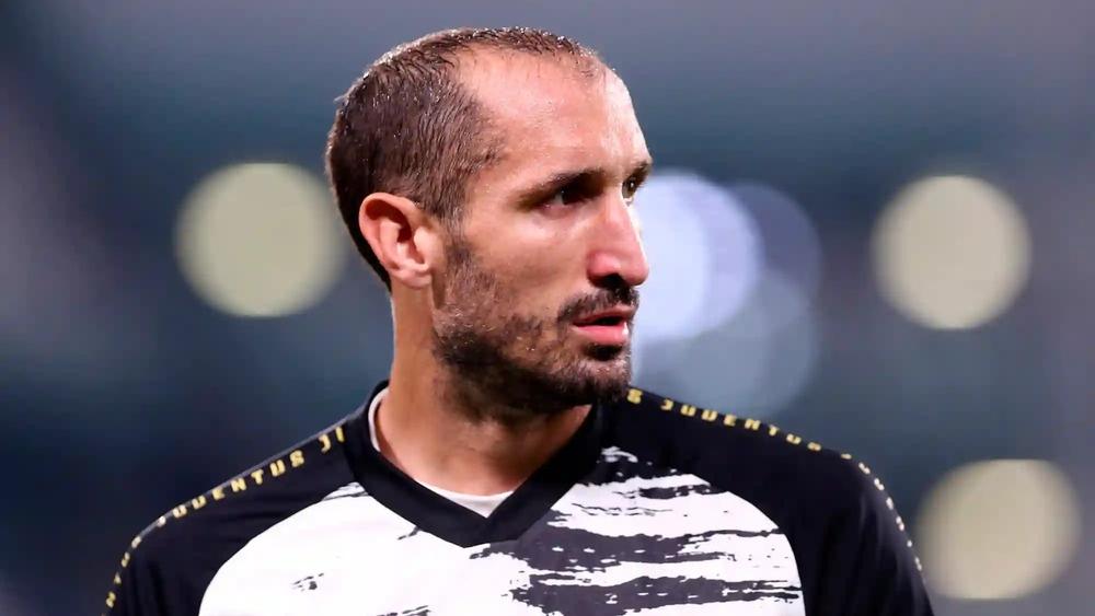 رسميًا/ كيليني يُواصل مسيرته مع يوفنتوس لموسمين إضافيين