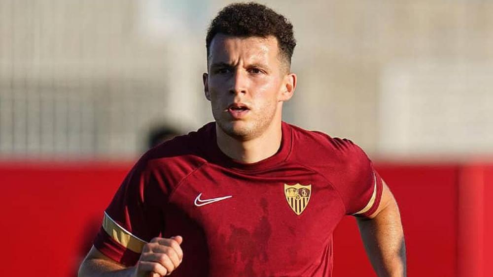 إدريسي يرفض عرضًا من كلوب بروج البلجيكي ويتمسك بـ"البقاء" في نادي إشبيلية