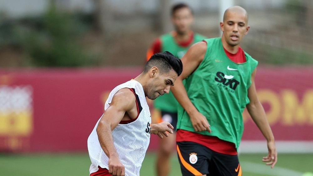 رئيس غلطة سراي: "أخبرت فيغولي وفالكاو بضرورة البحث عن فريق جديد.. لسنا قادرين على دفع راتبيهما"