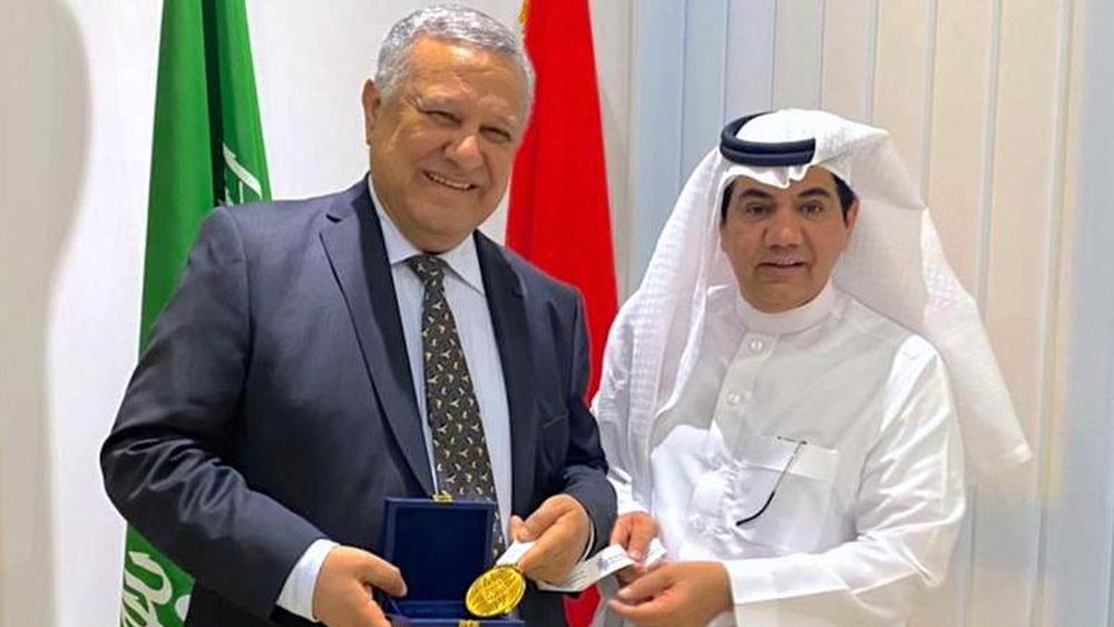 سفير المغرب بالسعودية يلتقي بالأمين العام للاتحاد العربي لوضع "ترتيبات" نهائي كأس محمد السادس بين الرجاء الرياضي واتحاد جدة