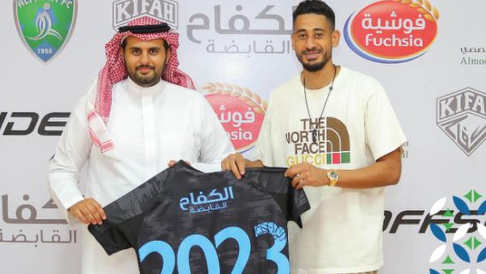 رسميا/ الفتح السعودي يمدد عقد باتنا لموسم إضافي