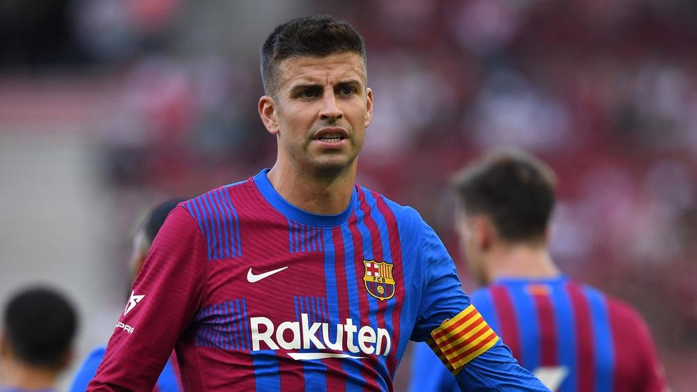 بيكيه: "التسيير في السنوات الأخيرة لم يكن جيدا والآن نحن نُعاقَب.. رحل أفضل لاعب في التاريخ وتستمر الحياة"