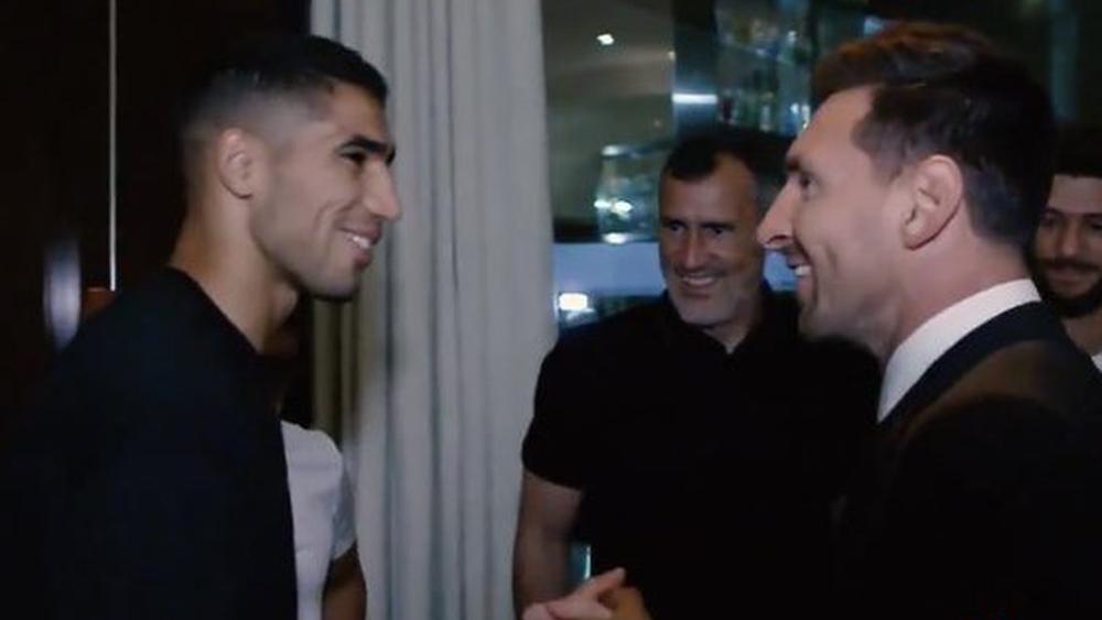 حكيمي يلتقي بميسي بعد توقيعه رسميا في كشوفات سان جيرمان